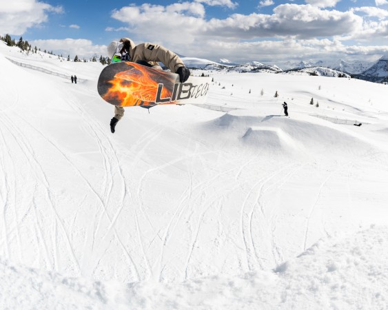 DYNAMO Snowboard 2025 