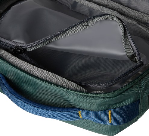 BASE CAMP VOYAGER Toiletry Bag  2025 duck green/shady blue 