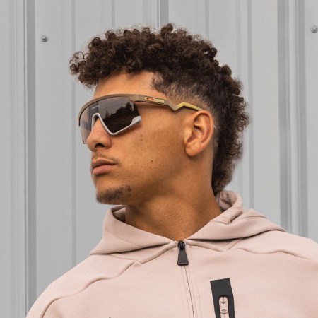 PATRICK MAHOMES II BXTR Sunglasses matte terrain tan/prizm tungsten 