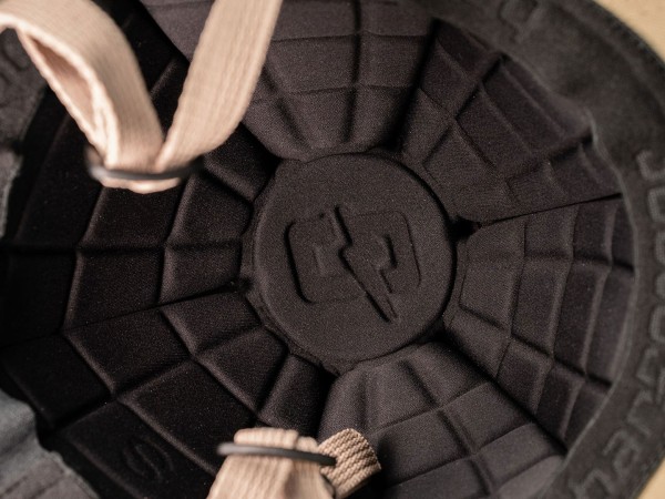 BUCKET Helm 2025 khaki 
