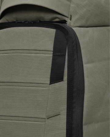 HUGGER 30L Backpack 2026 forest green 