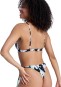 Artikelbild 4 des Artikels “PRINTED ESSENTIALS FIXED TRIANGLE Bikinioberteil 2026 black mini mayhem M“