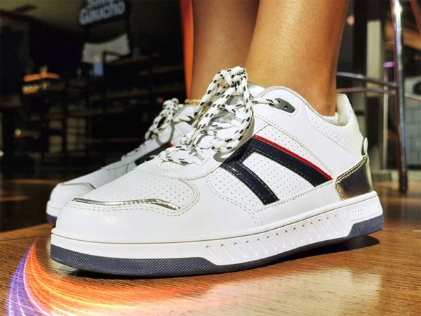 2195710 TEST Schuh mit Rollen white/blue/red 