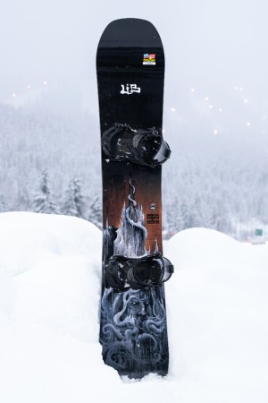 SKUNK APE CAMBER WIDE Snowboard 2026 
