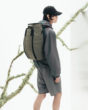HUGGER 25L Backpack 2026 forest green 