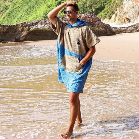 TRAVEL LIGHD Poncho 2025 