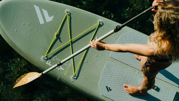 FLY AIR SLT 9,8 SUP 2025 grey/green inkl. PURE ADJUSTABLE 3-Piece Paddel 