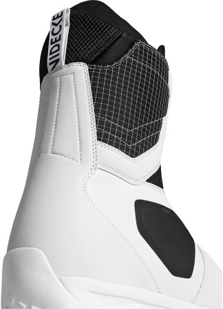CASCADE Boot 2026 black/white 