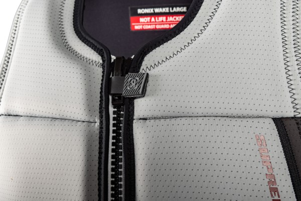 SUPREME Weste 2026 