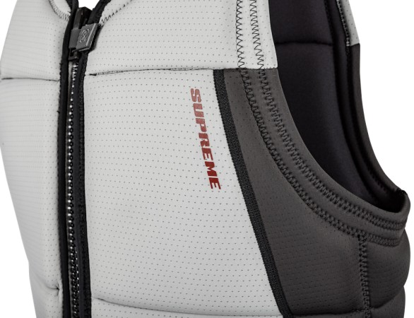 SUPREME Weste 2026 