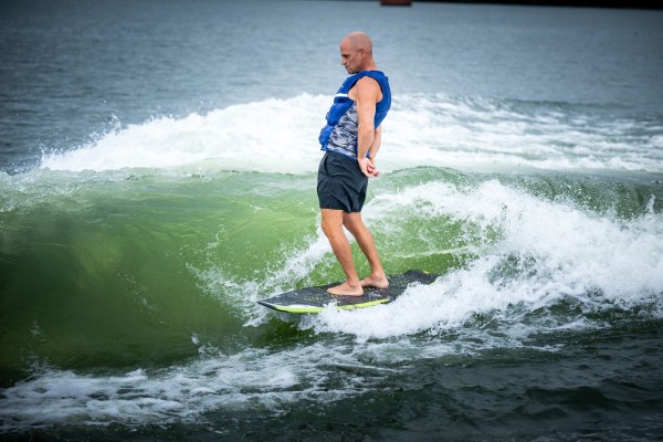 BROADCAST Wakesurfer 2026 