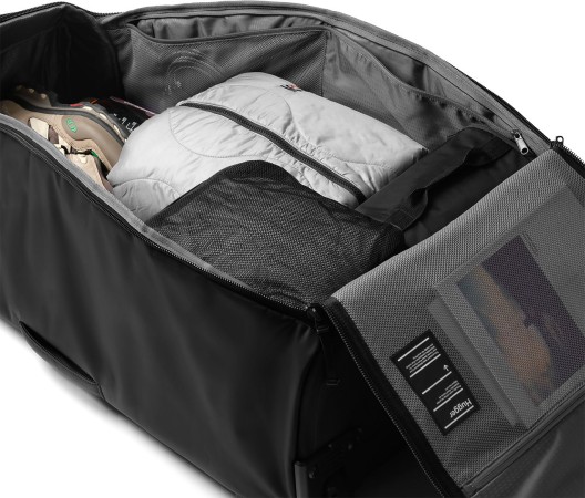 HUGGER ROLLER 90L Reisetasche 2025 black out 