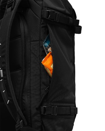 SNOW PRO 32L Backpack 2025 black out 