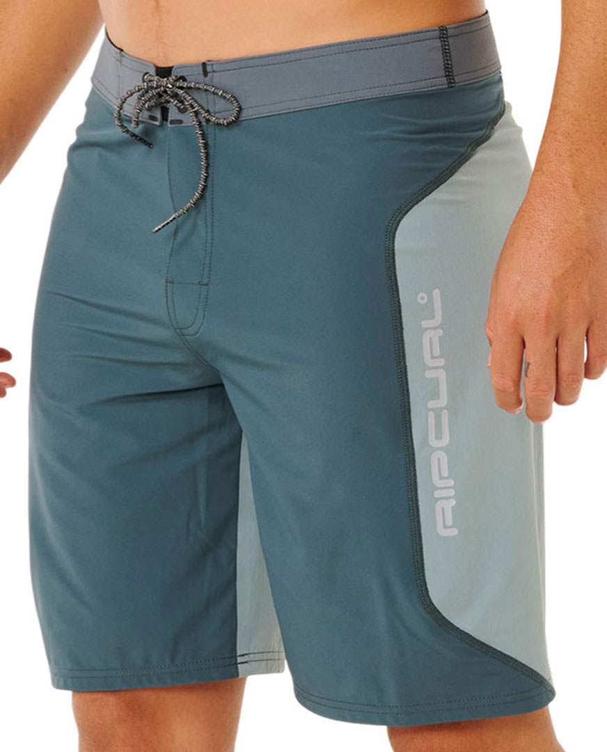 Product image 1 of the product “MIRAGE SEARCH 20 Boardshort 2026 pine night 34”