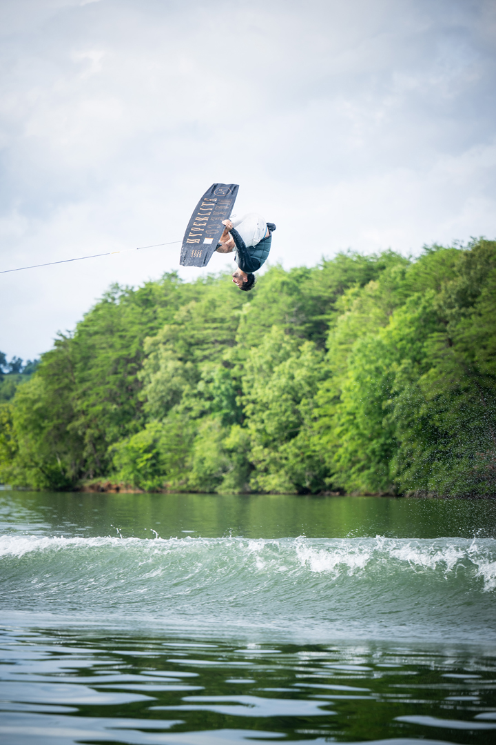 Product image 11 of the product “RAGE LOADED Wakeboard 2026 144”