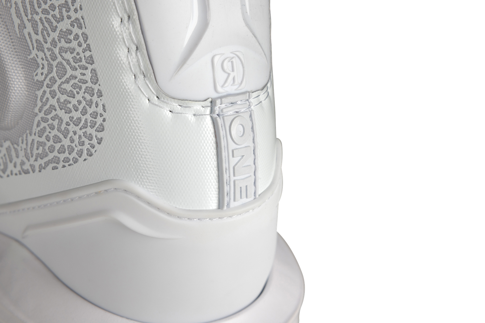 Product image 11 of the product “ONE Boots 2027 white elephant 43”