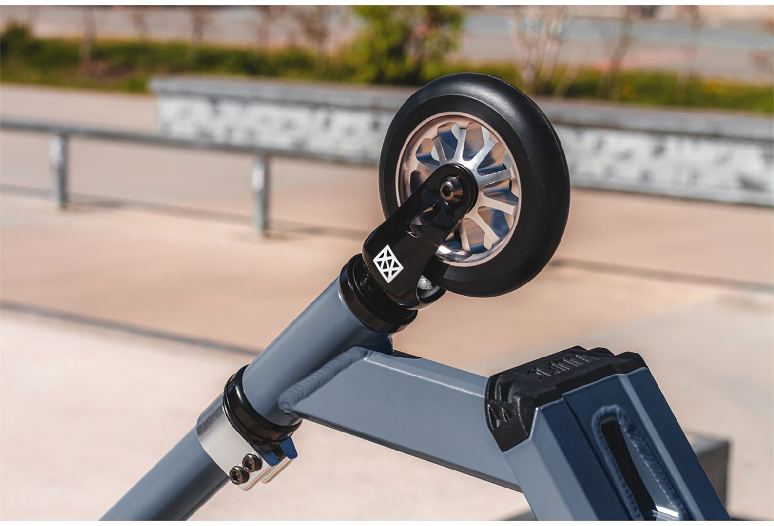 Artikelbild 11 des Artikels “CLASSIC PRO Scooter 2027 blue/silver “