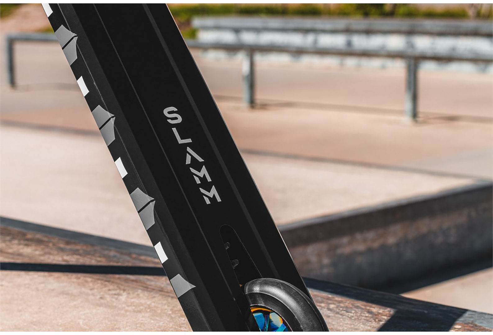 Artikelbild 11 des Artikels “CLASSIC PRO Scooter 2027 neochrome “