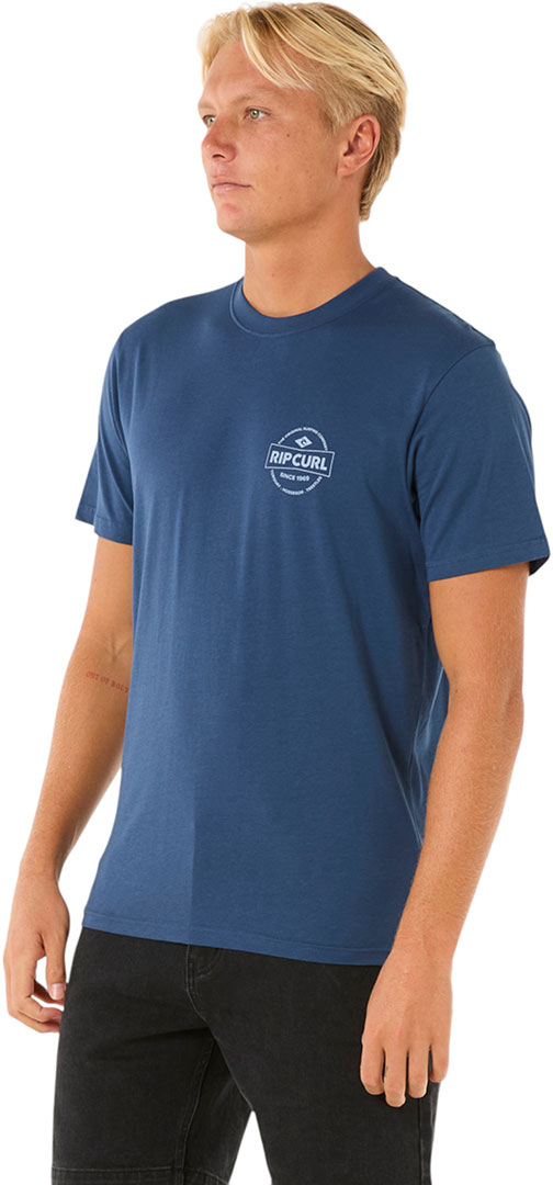 Camiseta RIP CURL parte superior STAPLE T-Shirt 2025 washed navy parte superior Top - Imagen 8 de 12