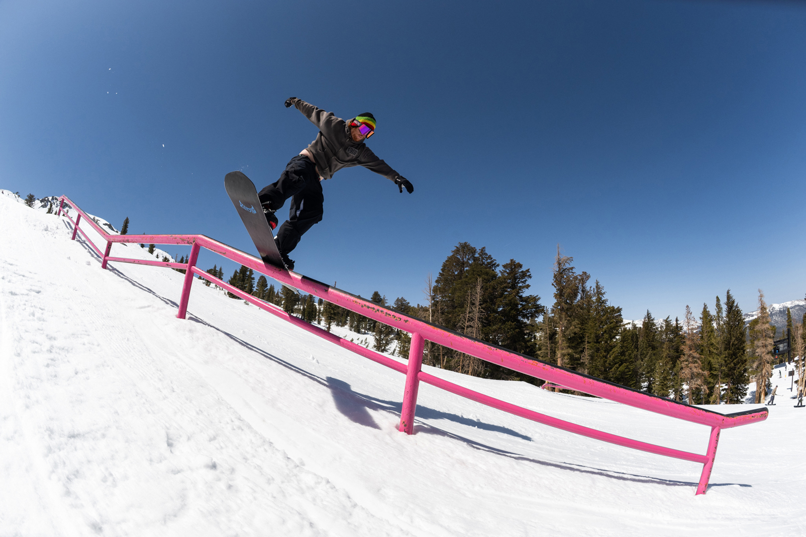 Product image 2 of the product “MAYHEM RAD RIPPER Snowboard 2026 153”