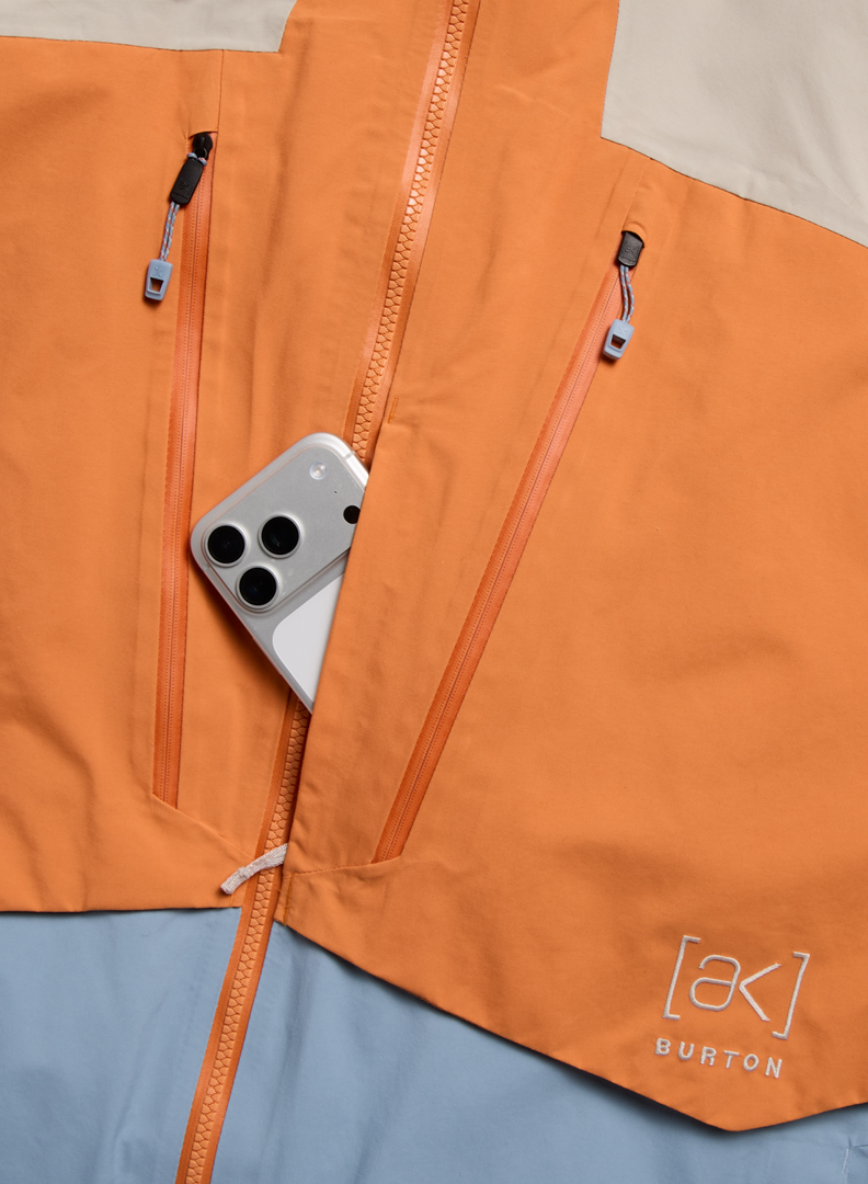 Artikelbild 2 des Artikels “AK SWASH SYNTHETIC INSULATED GORE TEX 2L Jacke 2027 chinchilla grey/goldfish/airstream blue M“