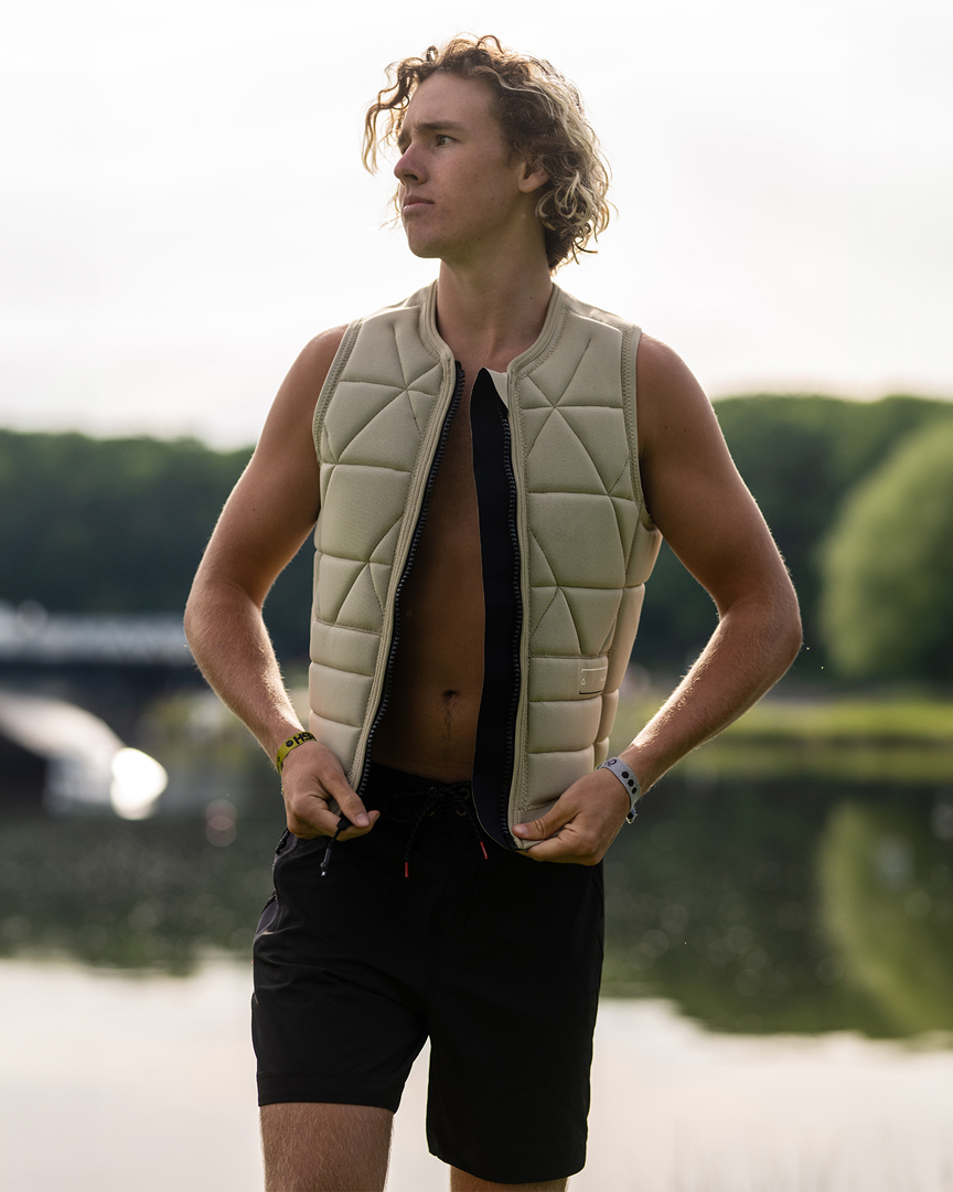 Product image 3 of the product “LOVE NOR MONEY Vest 2026 khaki XL”