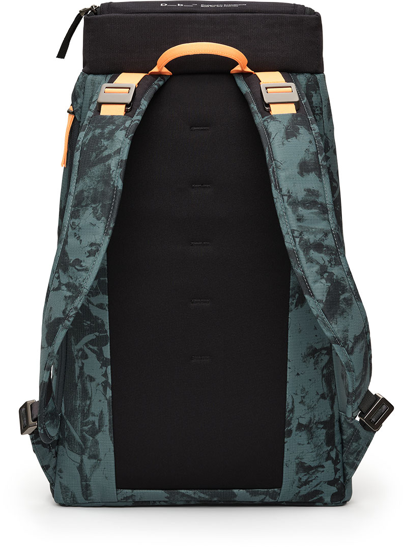 Product image 3 of the product “HUGGER 30L Backpack 2026 agate green ”