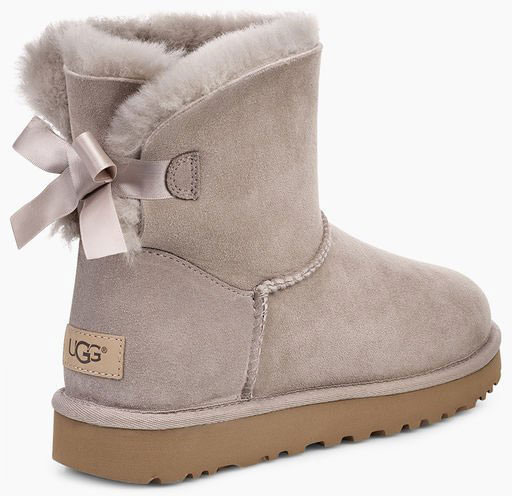 bailey button bow uggs