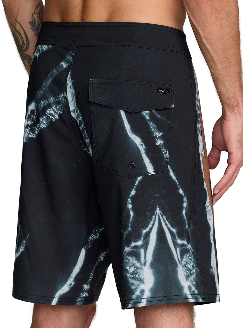 Product image 4 of the product “RVCA X CLAY 21 Boardshort 2026 black resin 34”