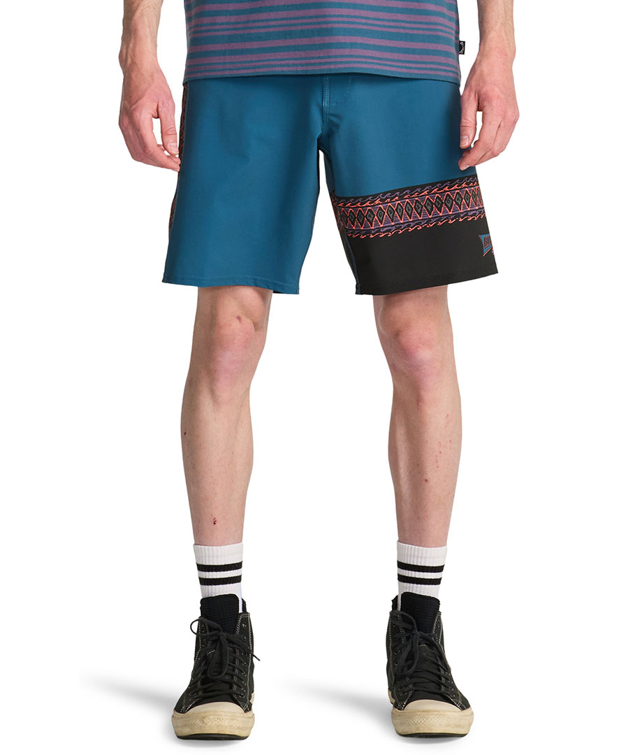 Artikelbild 4 des Artikels “BURLEIGH PRO 18 Boardshort 2026 real teal 32“