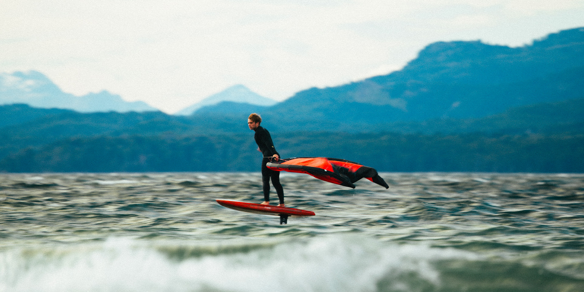 Product image 4 of the product “ROCKET WING MIDLENGTH CARBON Foilboard 2026 6,4”