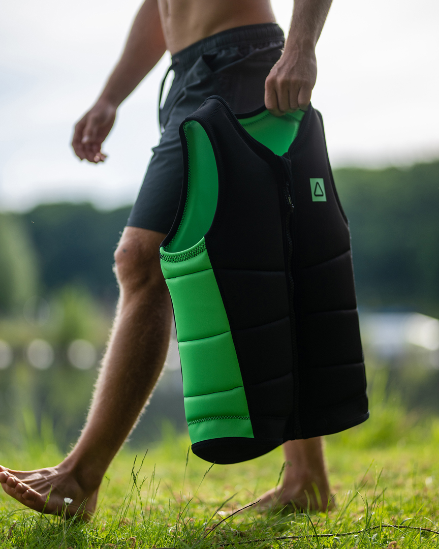 Artikelbild 5 des Artikels “CORP Weste 2026 black/green S“