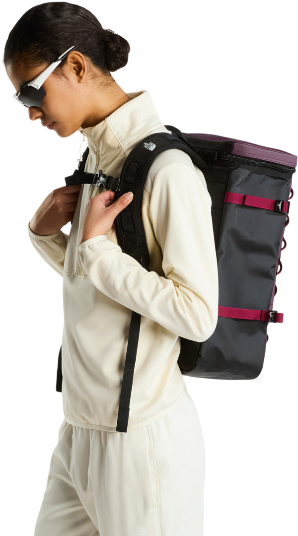 Product image 6 of the product “BASE CAMP FUSE BOX Backpack 2027 deep burgundy/tnf black/burgundy crush ”