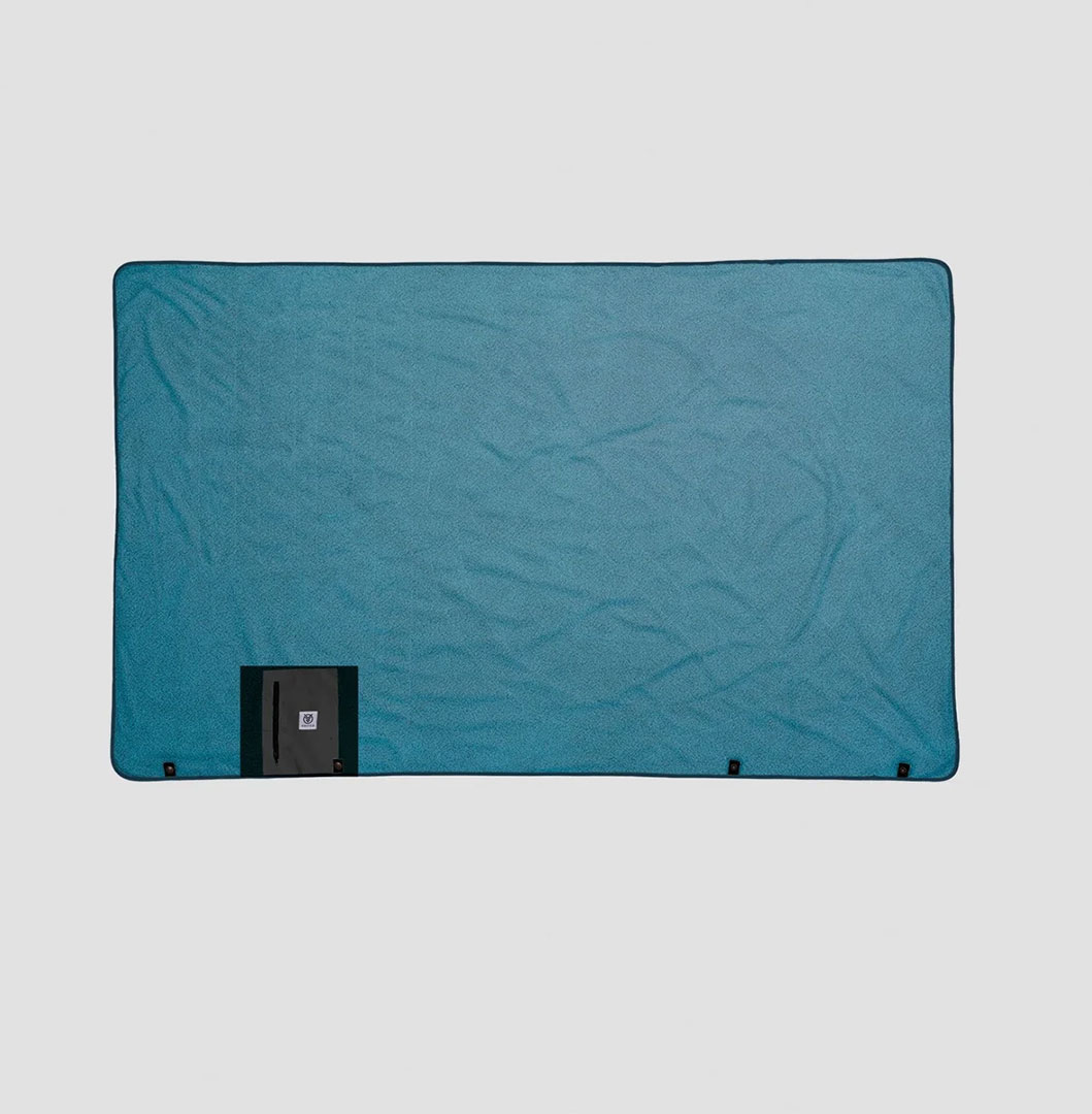 Product image 6 of the product “NECKPACK 3in1 2.0 neck pillow + blanket 2027 camp vibes two ”