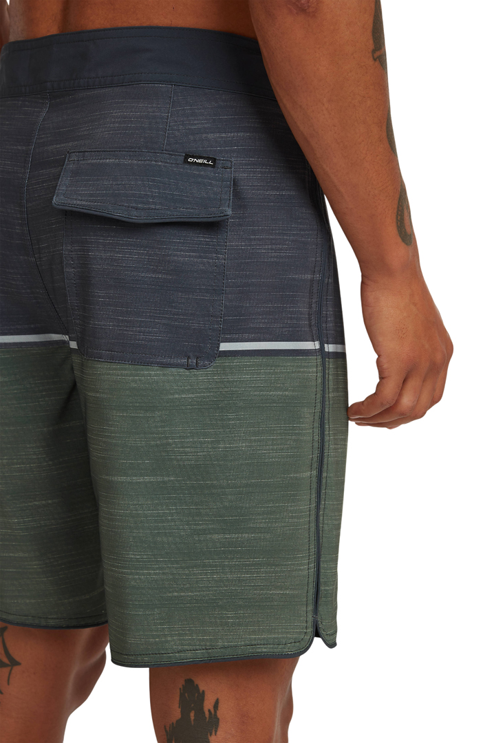 Product image 7 of the product “HYPERFREAK MYSTO BLOCK SCALLOP 19 Boardshort 2026 dark olive mysto block 30”