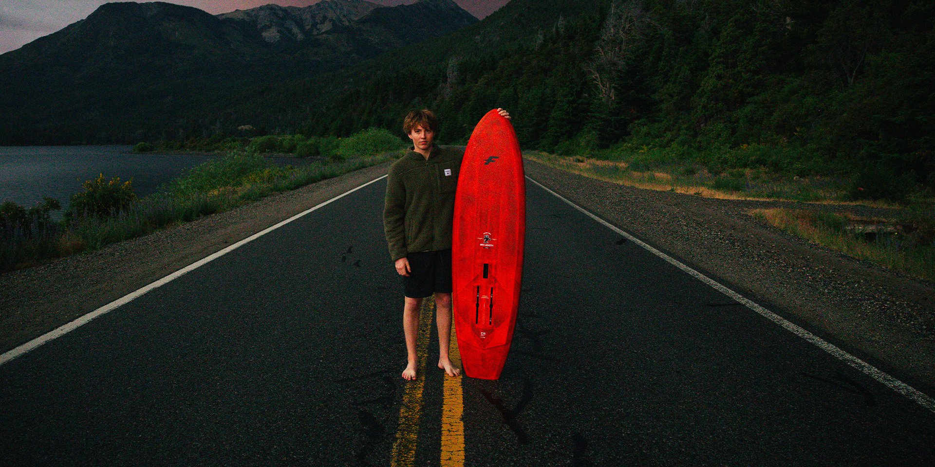 Product image 7 of the product “ROCKET WING MIDLENGTH CARBON Foilboard 2026 6,4”