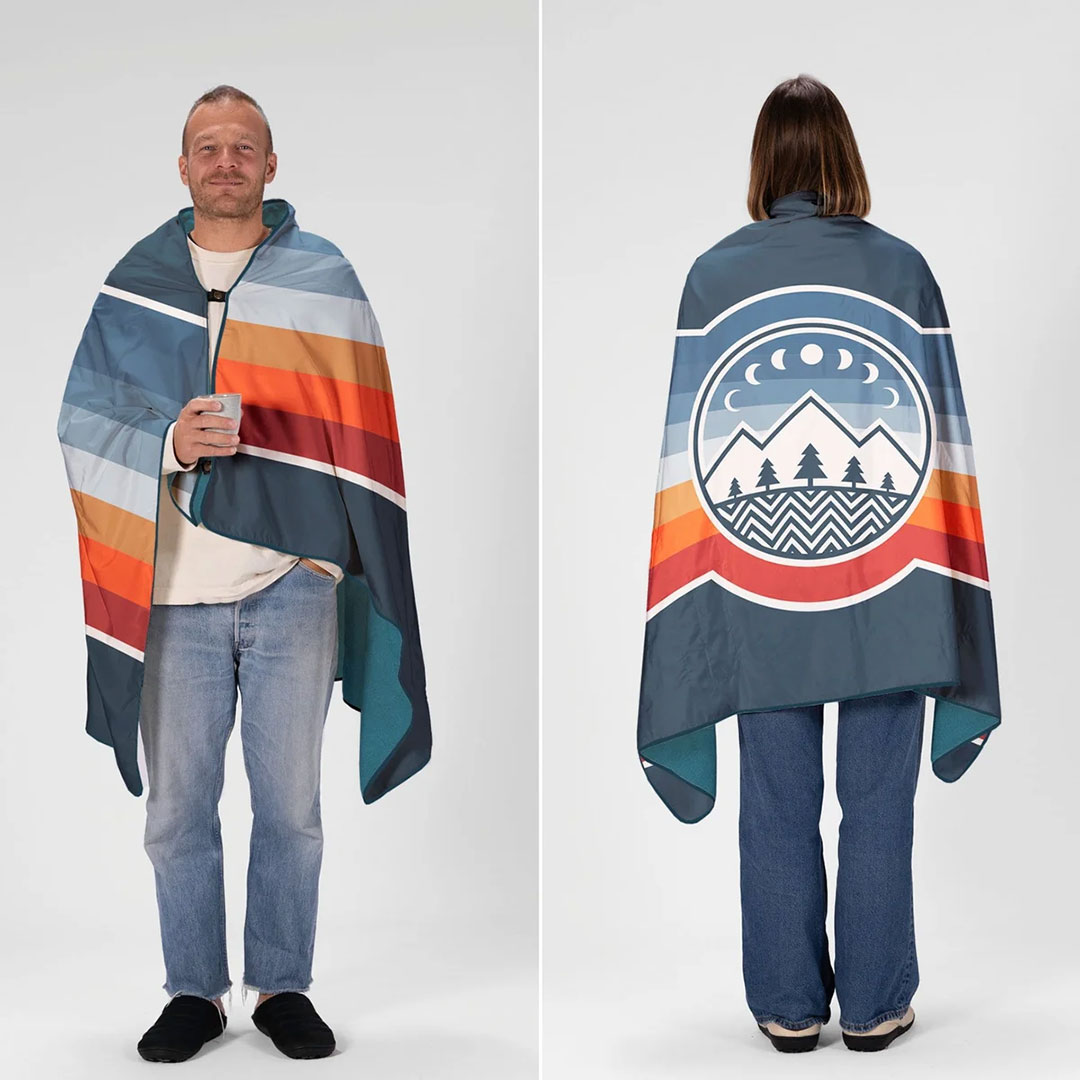 Product image 7 of the product “NECKPACK 3in1 2.0 neck pillow + blanket 2027 camp vibes two ”