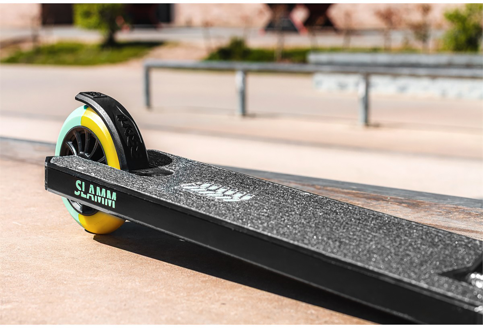Artikelbild 8 des Artikels “CLASSIC MINI PRO Scooter 2027 black/green “