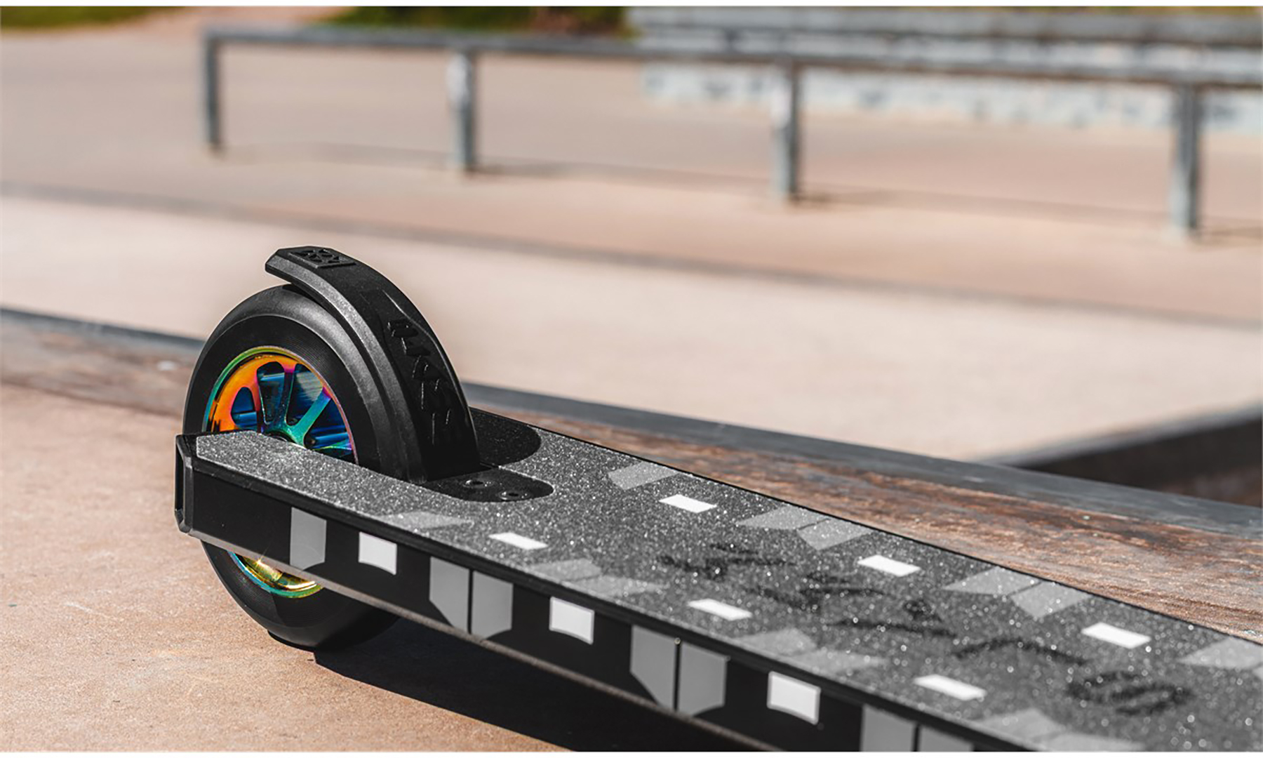 Artikelbild 9 des Artikels “CLASSIC PRO Scooter 2027 neochrome “